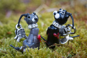Figuren aus Glasperlen